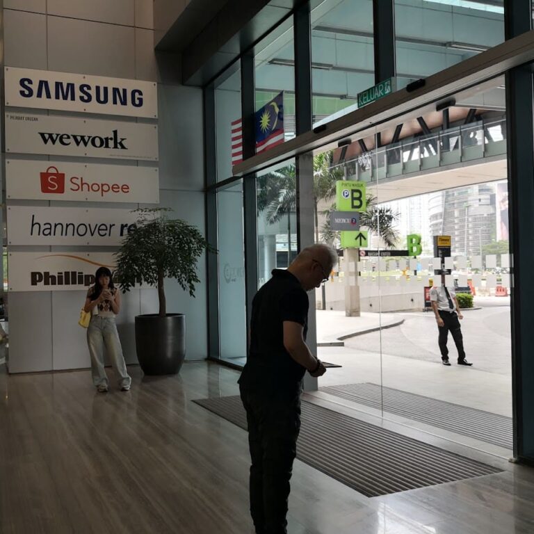 feng shui master malaysia 马来西亚风水师 dr cheng feng shui master kl office feng shui service KL eco city Shopee Wework Samsung signs e1748337053437 feng shui master malaysia 马来西亚风水师 dr cheng feng shui master kl office feng shui service KL eco city Shopee Wework Samsung signs