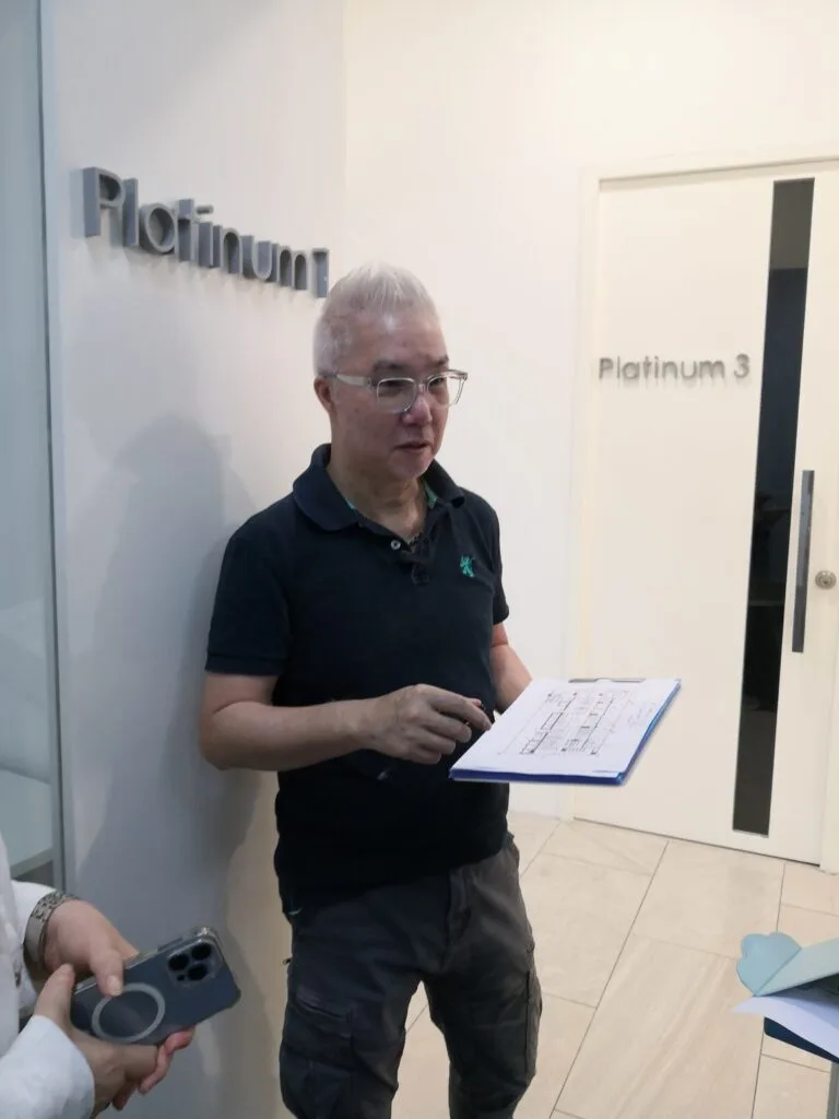 Famous Feng Shui Master KL 吉隆坡著名风水师 Dr Cheng during business feng shui service for MNC office in Bangsar South KL